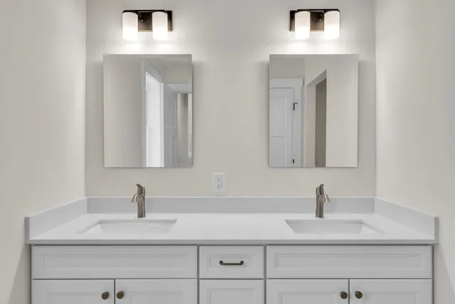 $749,000 | 396 Commodore Drive, Unit 21, Vergennes, VT 05491