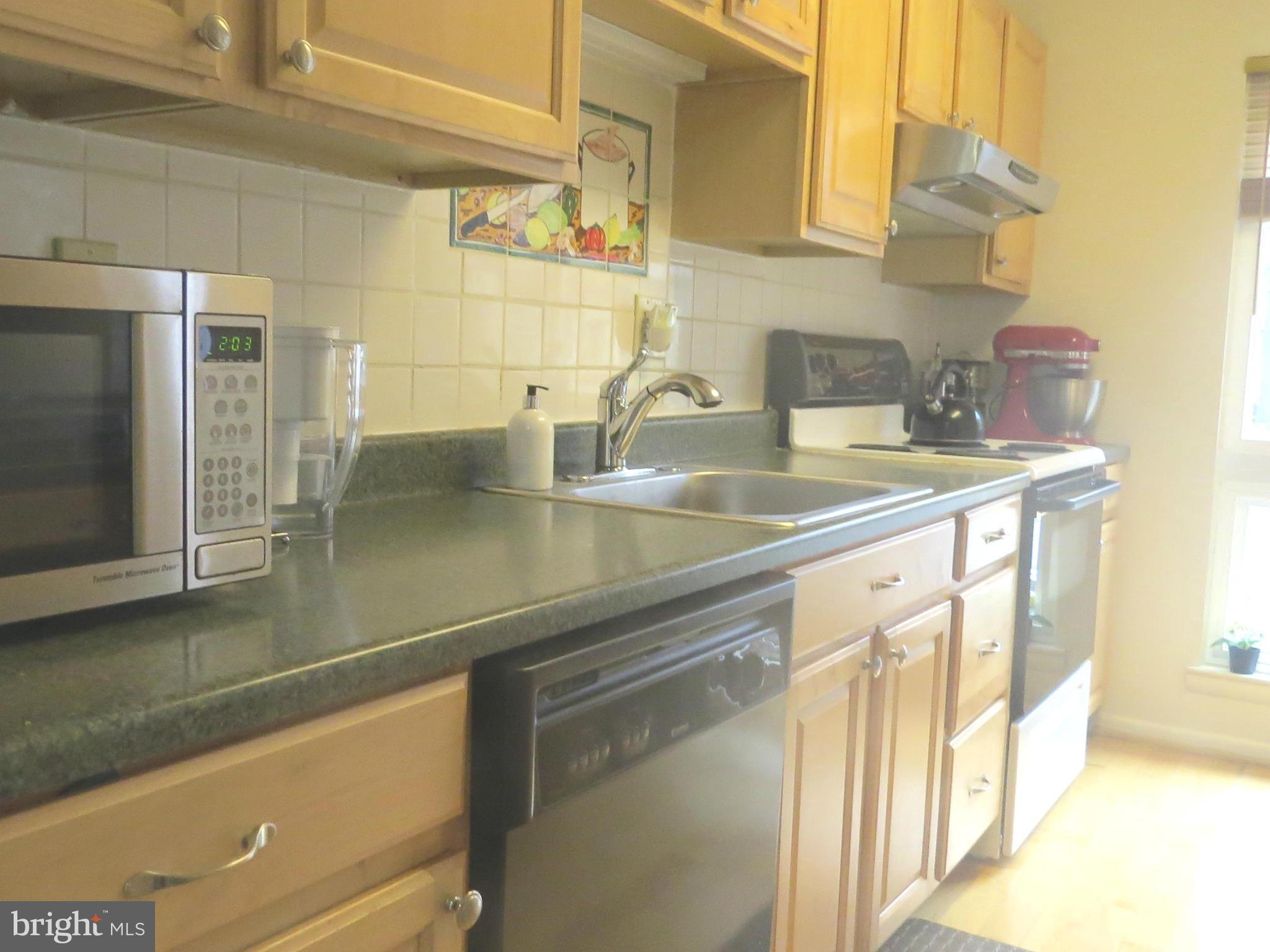 11974 Barrel Cooper Court Reston, VA 20191 - Photo 6 of 30 Kitchen