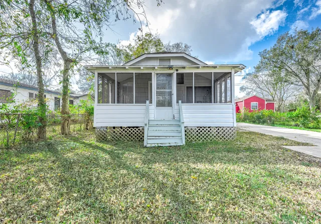 $150,000 | 2012 Avenue F, Dickinson, TX 77539