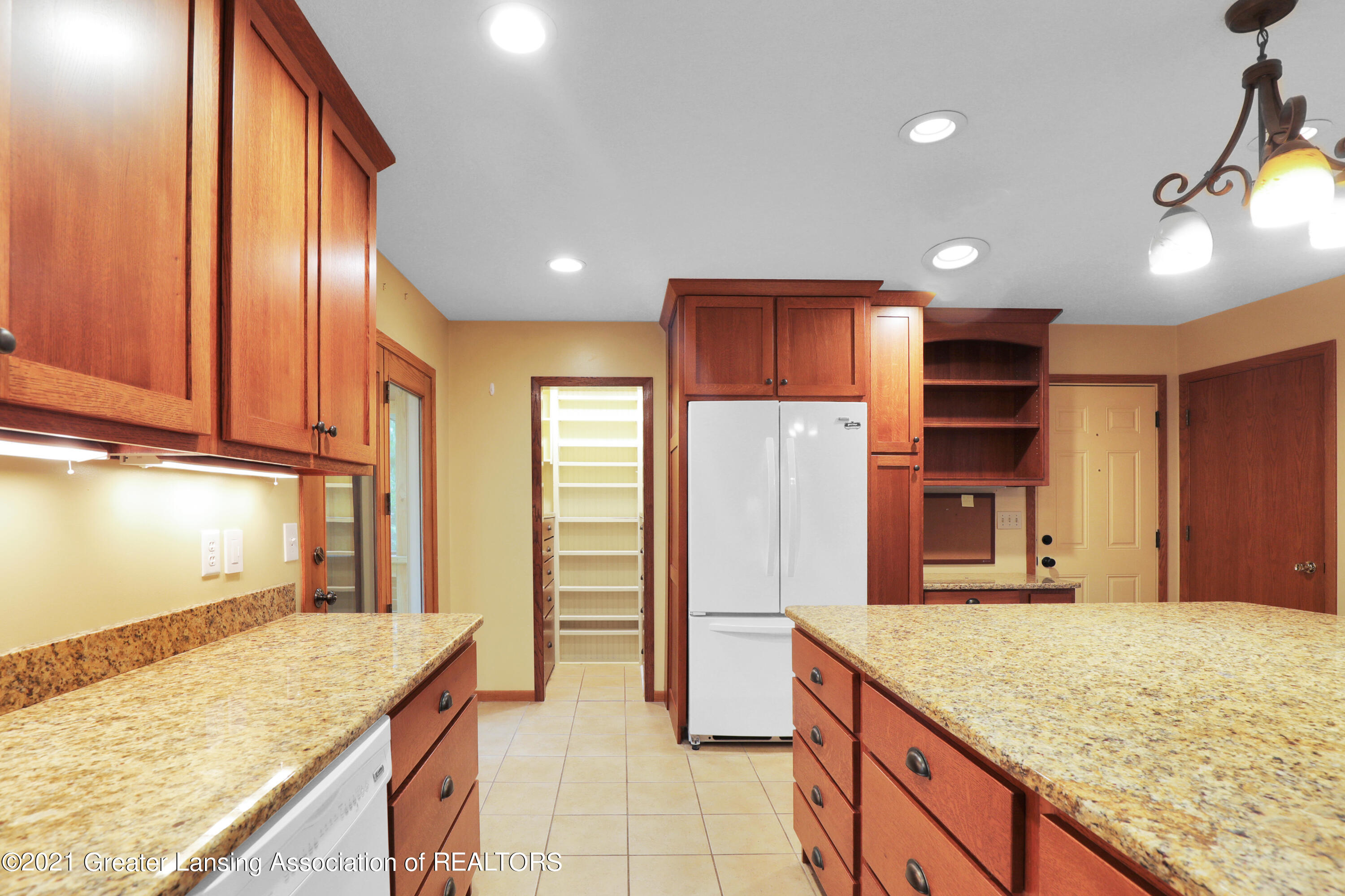 8157 Hunter Road Bath, MI 48808 - Photo 10 of 43 Kitchen