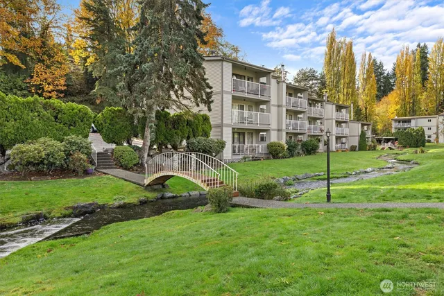 $299,999 | 13321 15th Avenue Northeast, Unit D5, Seattle, WA 98125