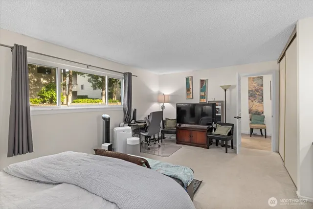 $299,999 | 13321 15th Avenue Northeast, Unit D5, Seattle, WA 98125