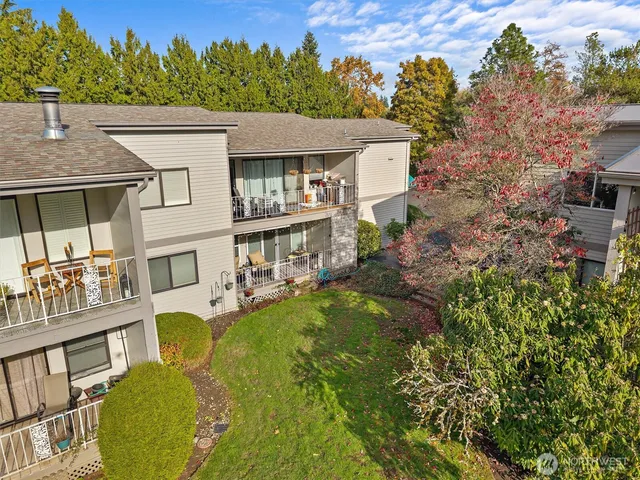 $299,999 | 13321 15th Avenue Northeast, Unit D5, Seattle, WA 98125