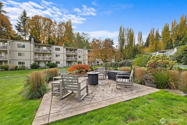 $299,999 | 13321 15th Avenue Northeast, Unit D5, Seattle, WA 98125