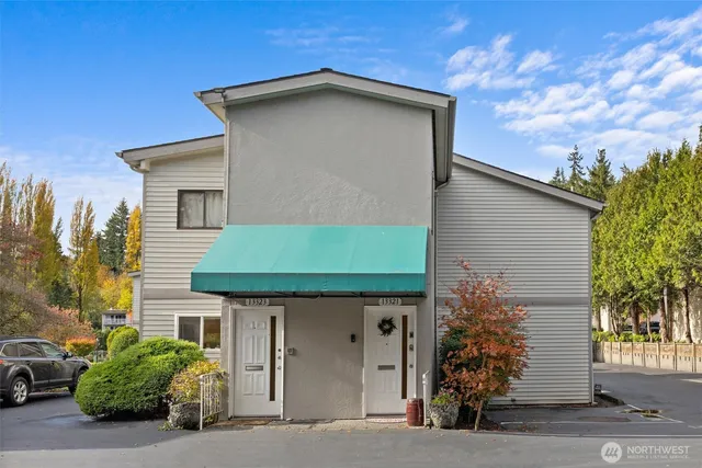 $299,999 | 13321 15th Avenue Northeast, Unit D5, Seattle, WA 98125