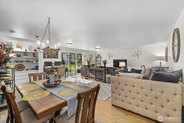 $299,999 | 13321 15th Avenue Northeast, Unit D5, Seattle, WA 98125