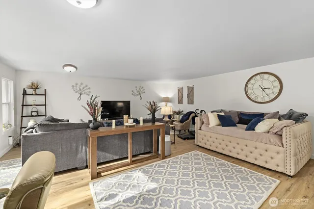 $299,999 | 13321 15th Avenue Northeast, Unit D5, Seattle, WA 98125