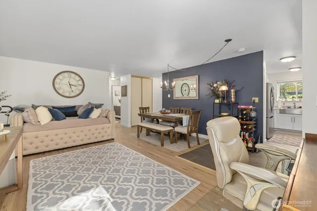 $299,999 | 13321 15th Avenue Northeast, Unit D5, Seattle, WA 98125