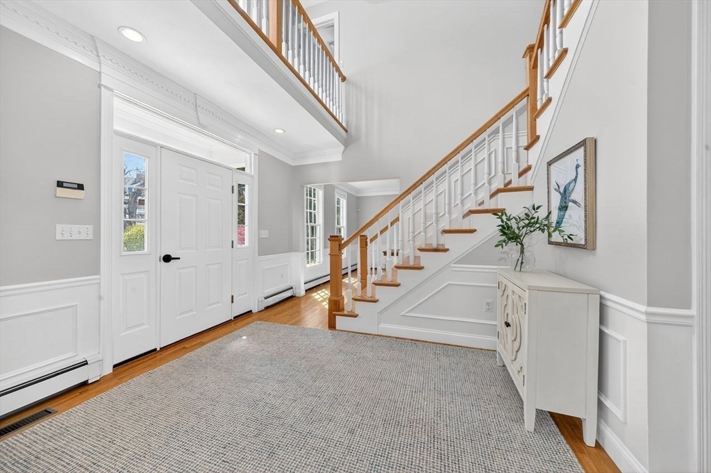 792 A Jerusalem Road Cohasset, MA 02025 - Photo 5 of 42 a view of entryway