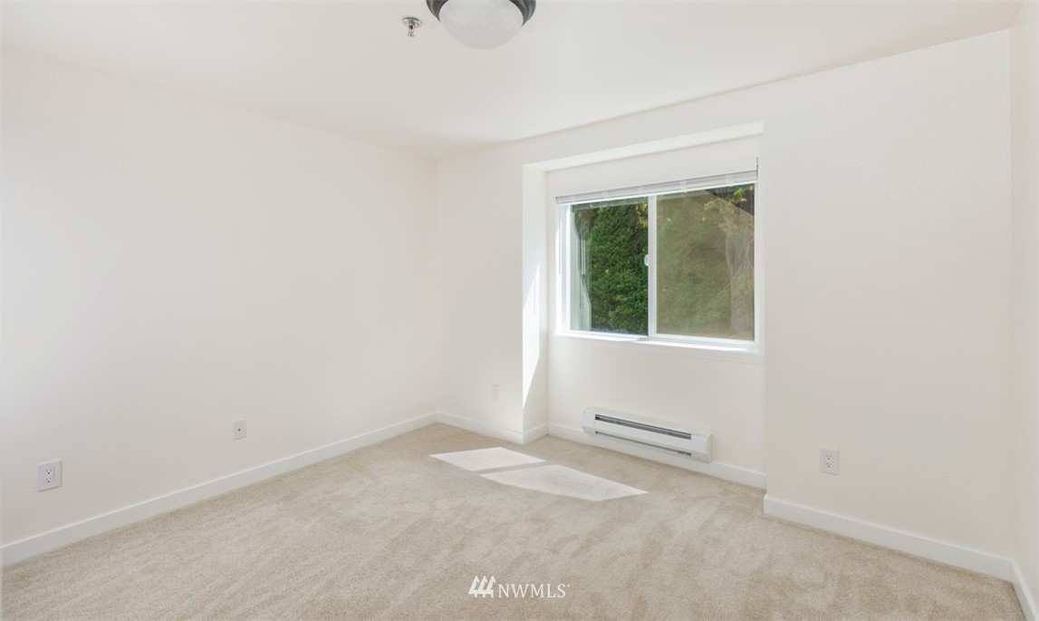 19410 Bothell Way Northeast, Unit D301 Bothell, WA 98011 - Photo 13 of 18 an empty room with a window