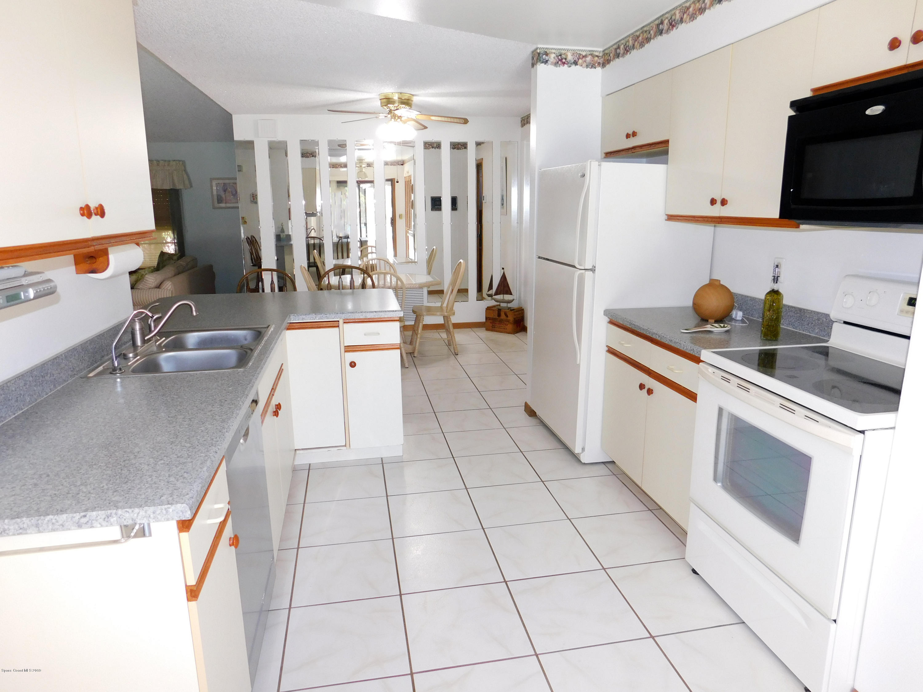 440 Koutnik Road Southeast Palm Bay, FL 32909 - Photo 6 of 32 kitchen