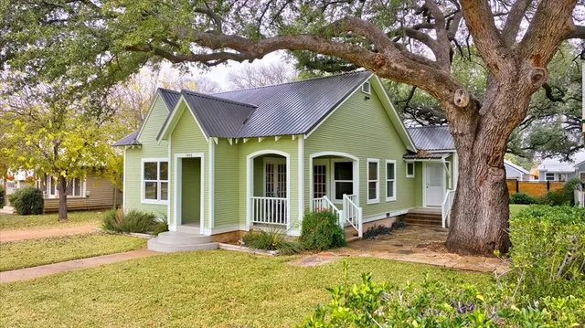 $225,000 | 1408 West Dry Street, San Saba, TX 76877