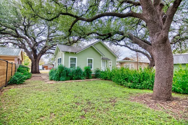 $225,000 | 1408 West Dry Street, San Saba, TX 76877