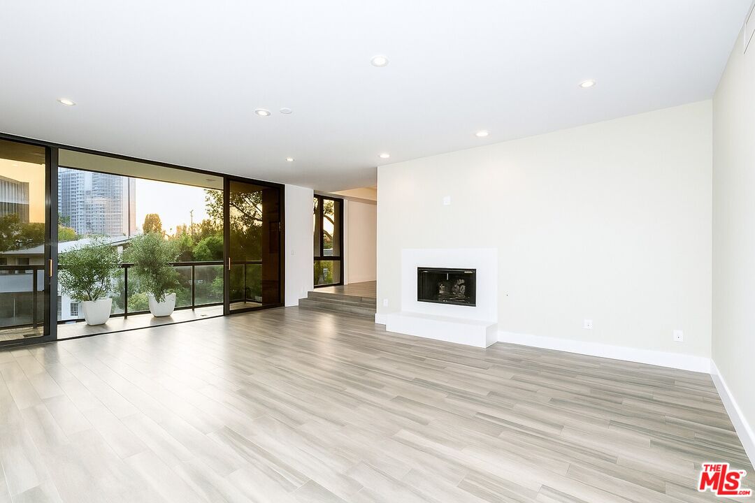 268 South Lasky Drive, Unit 204 Beverly Hills, CA 90212 - Photo 2 of 23