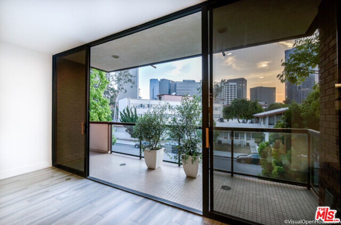 268 South Lasky Drive, Unit 204 Beverly Hills, CA 90212 - Photo 5 of 23