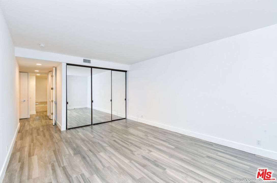 268 South Lasky Drive, Unit 204 Beverly Hills, CA 90212 - Photo 9 of 23