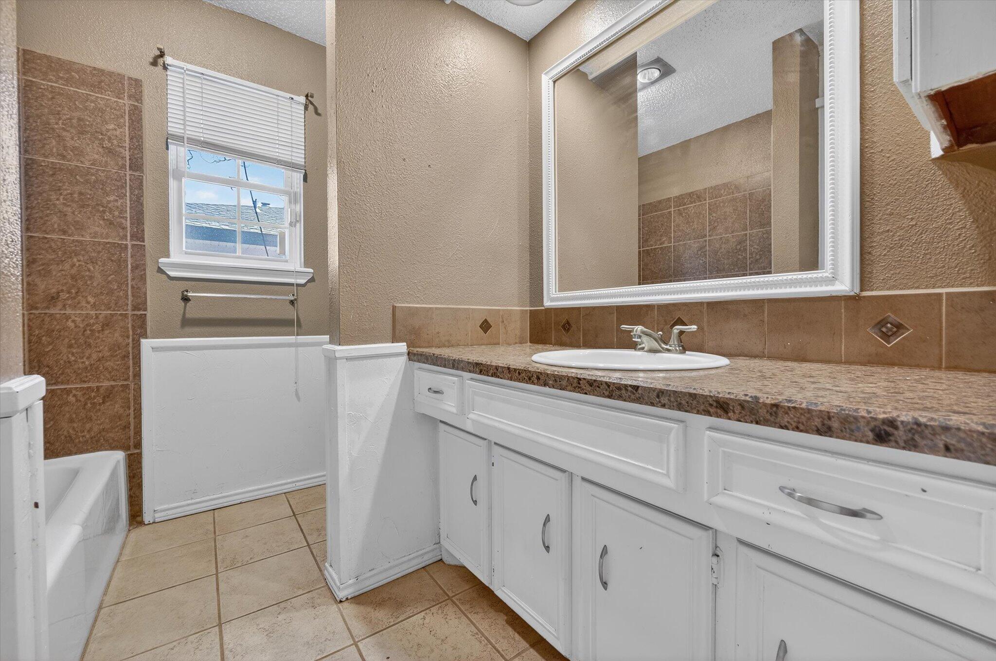 233 East 26th Street Littlefield, TX 79339 - Photo 13 of 23 22-233 E 26th_9813