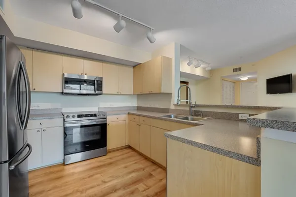 $2,300 | 1112 Villa Circle, Boynton Beach, FL 33435