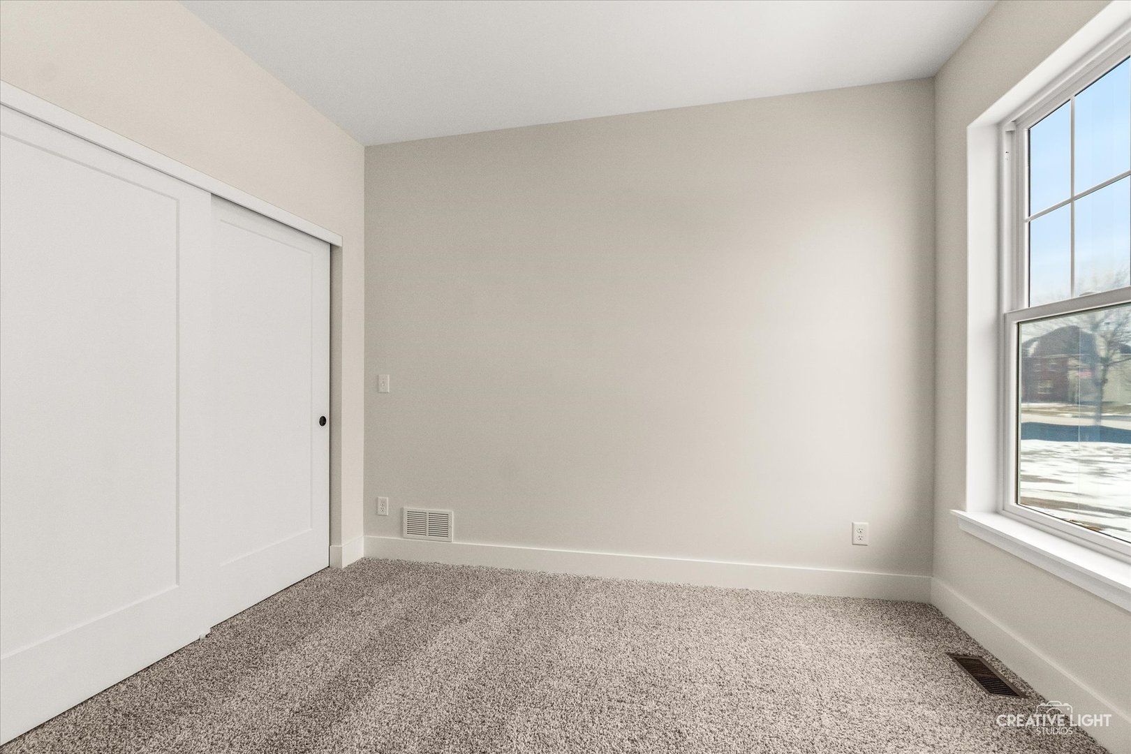 1823 Constitution Street Sycamore, IL 60178 - Photo 13 of 18 an empty room with windows and closet