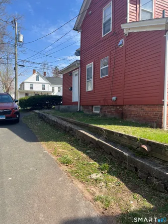 $1,849 | 52 Pearl Street, Manchester, CT 06040