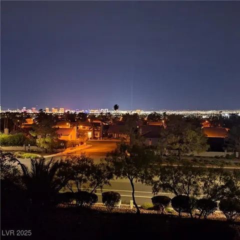 $2,710 | 8700 Captains Place, Las Vegas, NV 89117
