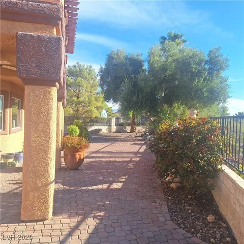 $2,710 | 8700 Captains Place, Las Vegas, NV 89117