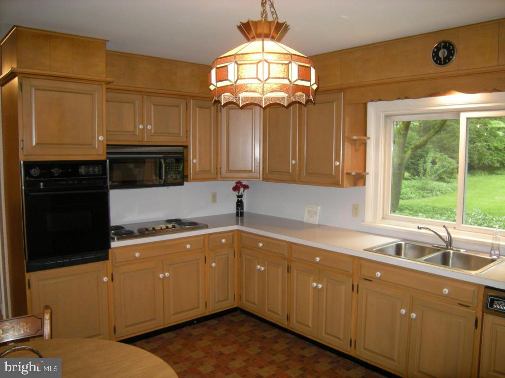 1448 Mission Road Lancaster, PA 17601 - Photo 9 of 24