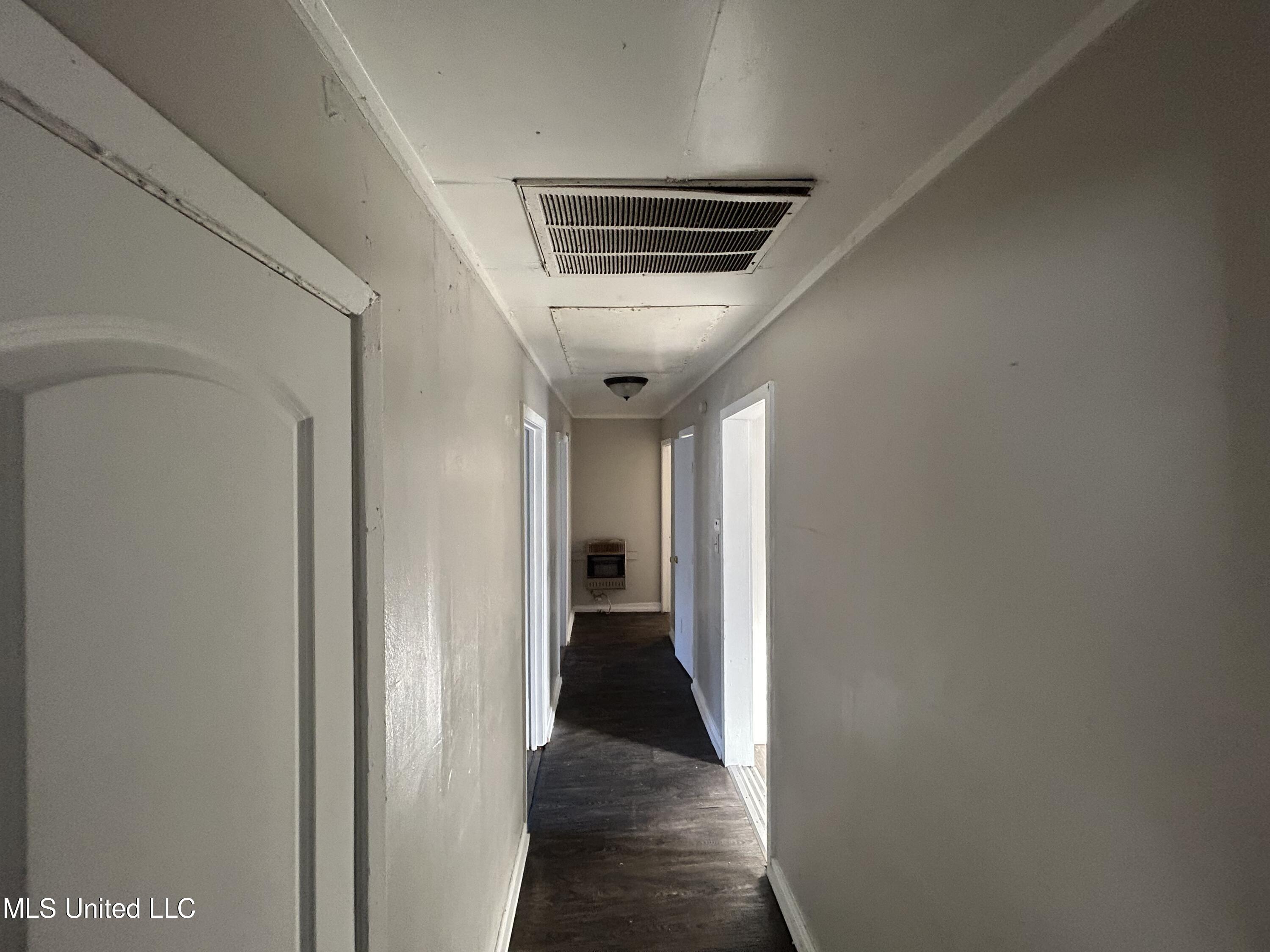 450 Derrick Street Jackson, MS 39203 - Photo 5 of 12 Hall