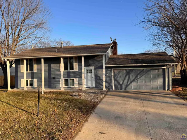 $229,000 | 3036 Southwest Boswell Avenue, Topeka, KS 66611