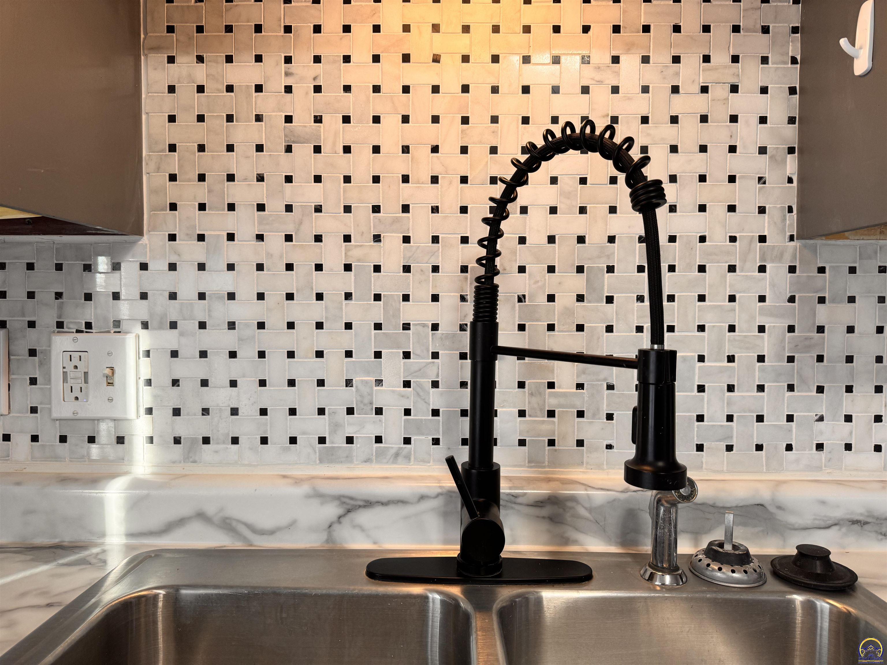 3036 Southwest Boswell Avenue Topeka, KS 66611 - Photo 12 of 52