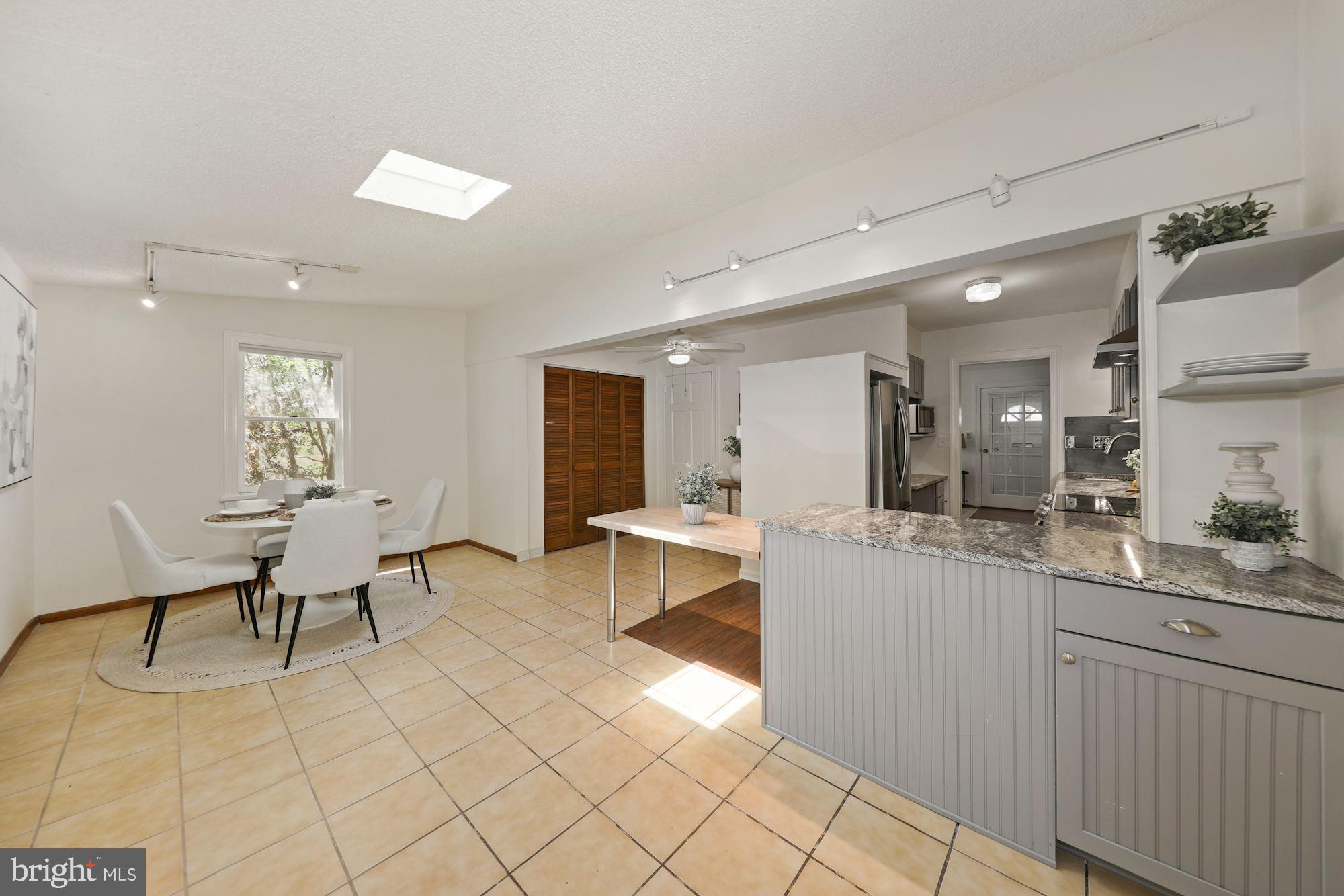 5516 Greentree Road Bethesda, MD 20817 - Photo 9 of 21 Dining Area