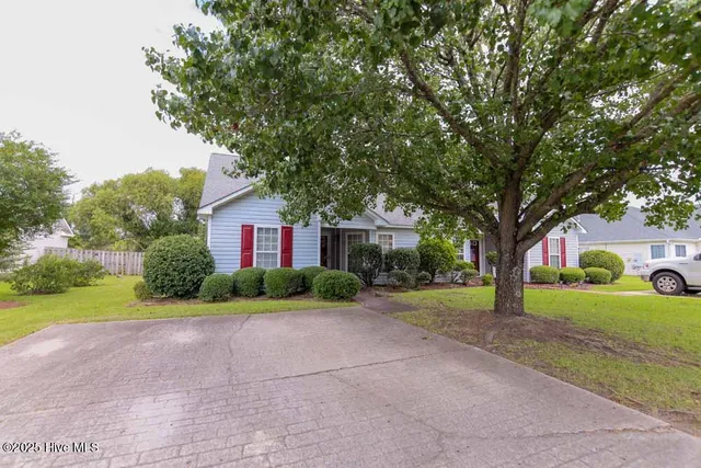 $1,250 | 173 Emily Drive, Unit A, Winterville, NC 28590