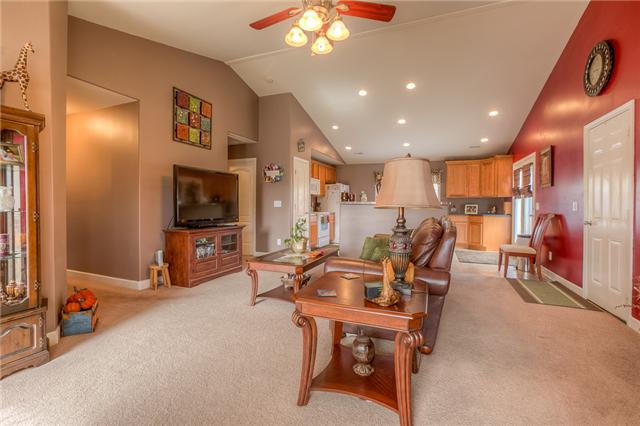 1036 Hummingbird Lane Spring Hill, TN 37174 - Photo 4 of 20 Gallery Image 4