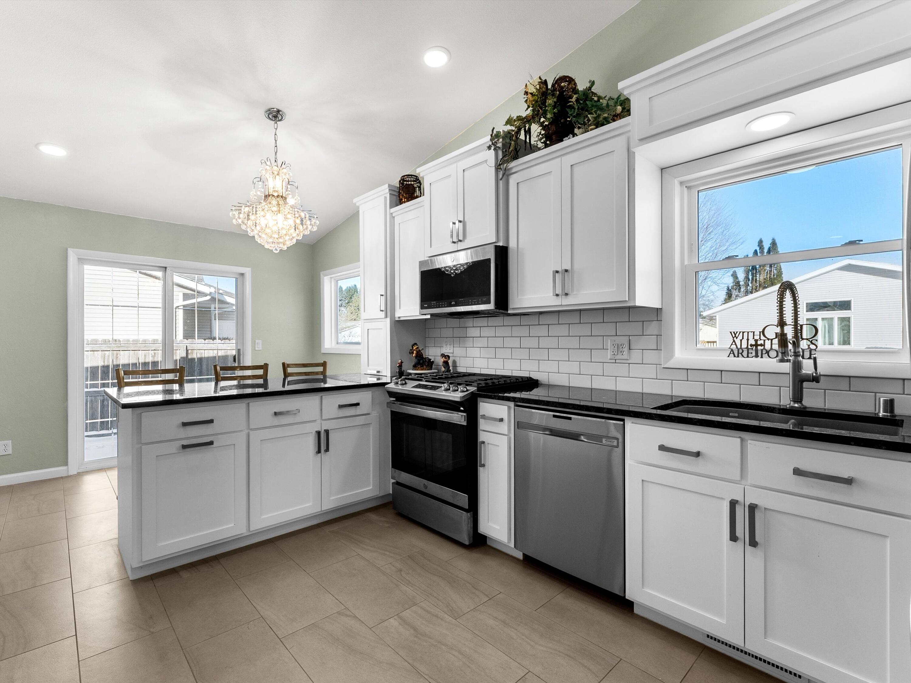 1102 East Cedar Avenue Manitowoc, WI 54220 - Photo 4 of 21 Brand new