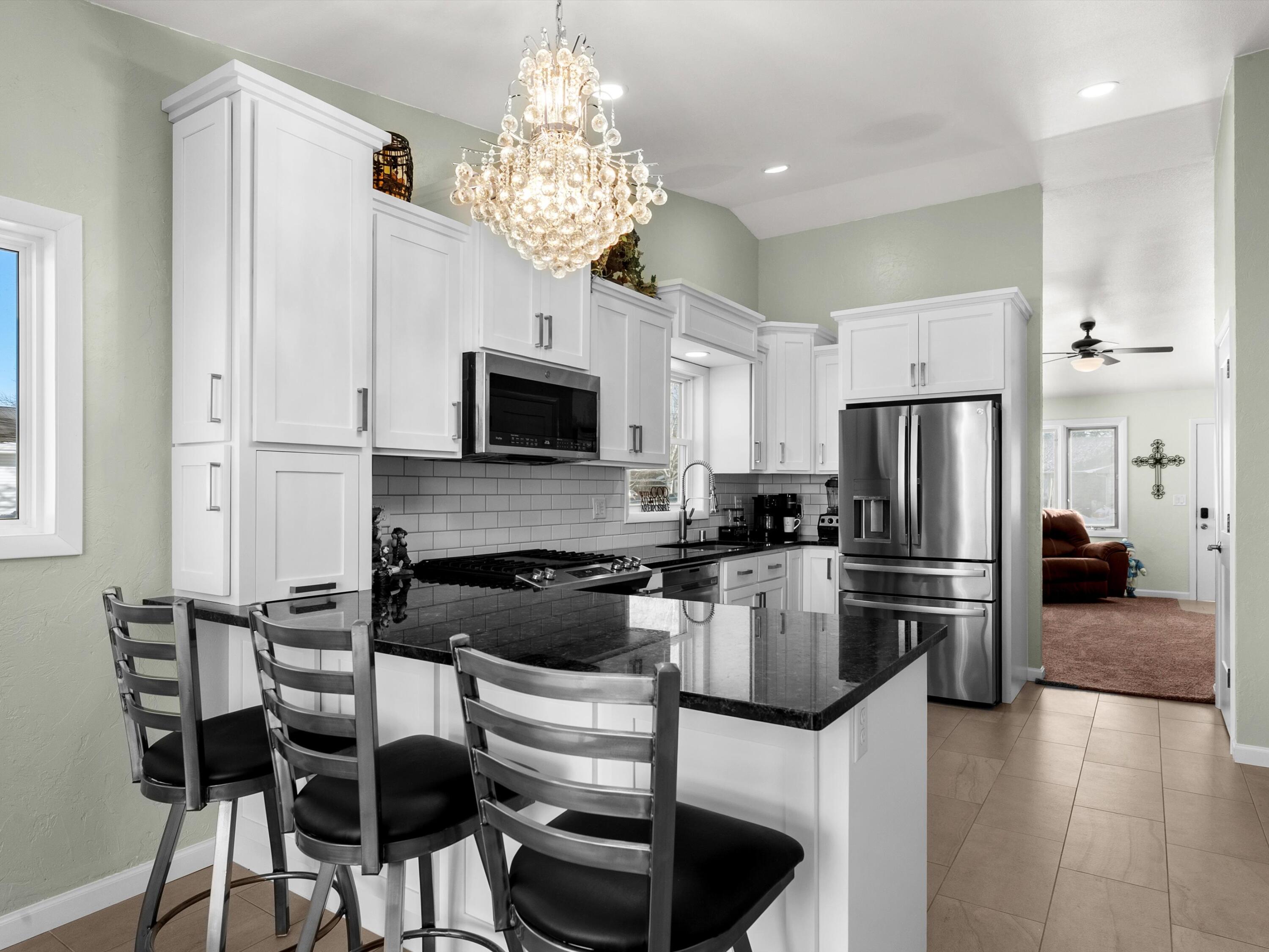 1102 East Cedar Avenue Manitowoc, WI 54220 - Photo 5 of 21 New