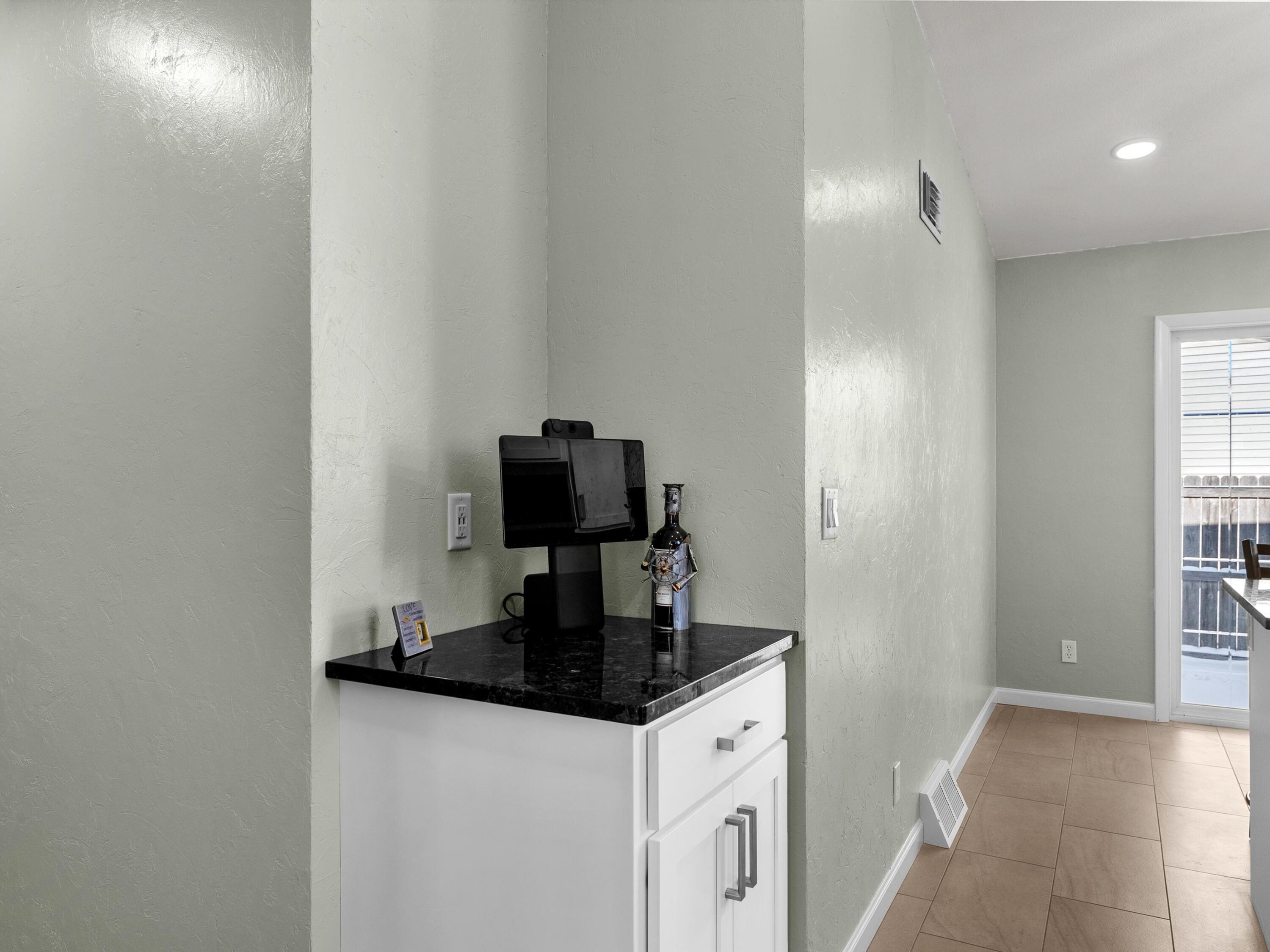 1102 East Cedar Avenue Manitowoc, WI 54220 - Photo 6 of 21 Kitchen