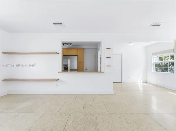 an empty room with windows and pillars in it