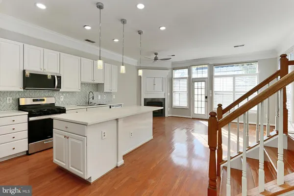 $3,300 | 26143 Nimbleton Square, Chantilly, VA 20152