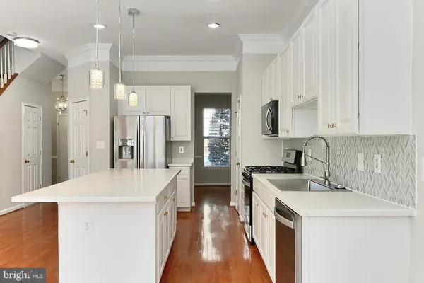 $3,300 | 26143 Nimbleton Square, Chantilly, VA 20152