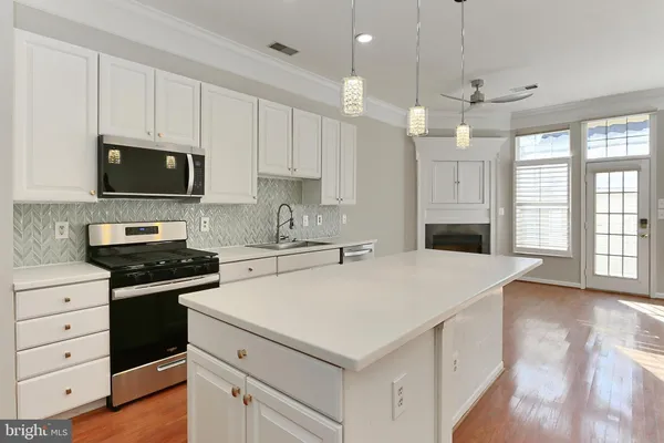 $3,300 | 26143 Nimbleton Square, Chantilly, VA 20152