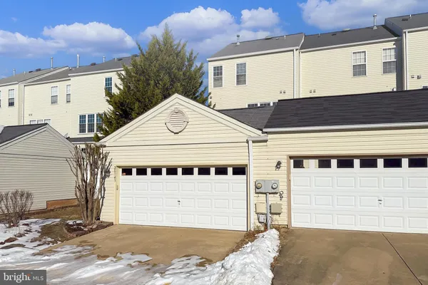 $3,300 | 26143 Nimbleton Square, Chantilly, VA 20152