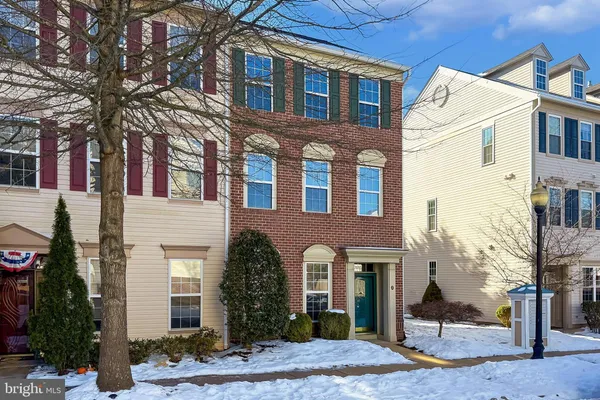 $3,300 | 26143 Nimbleton Square, Chantilly, VA 20152