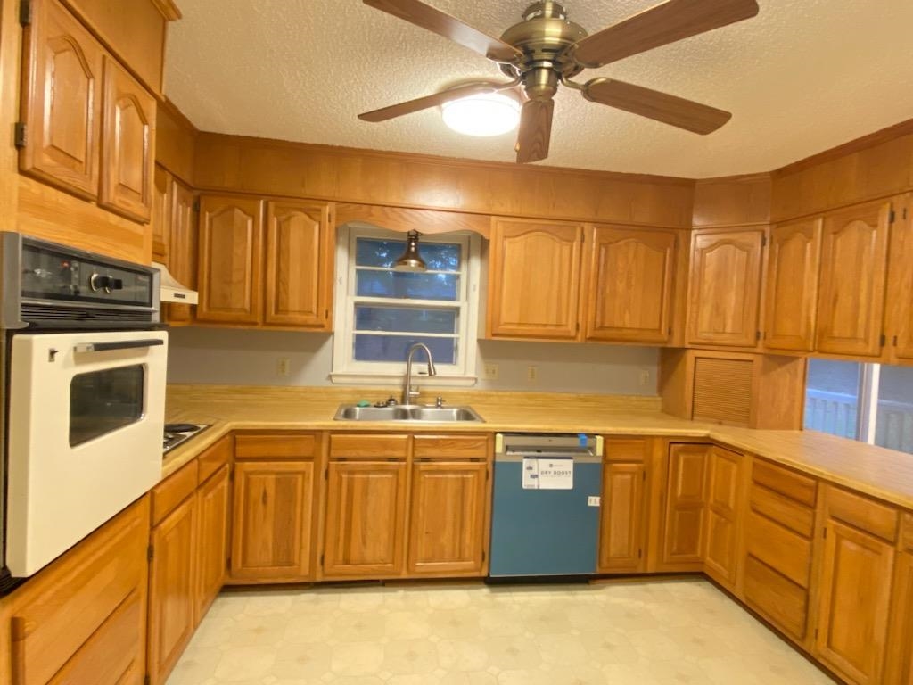 308 Tucker Road Spartanburg, SC 29306 - Photo 4 of 30 Gallery Image 4