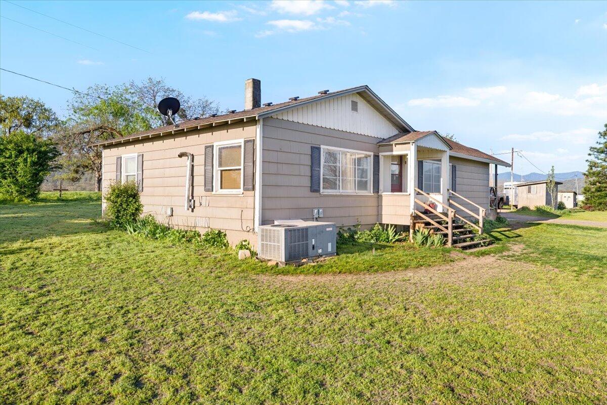 7365 Blackwell Road Central Point, OR 97502 - Photo 6 of 37 02-CI_1490