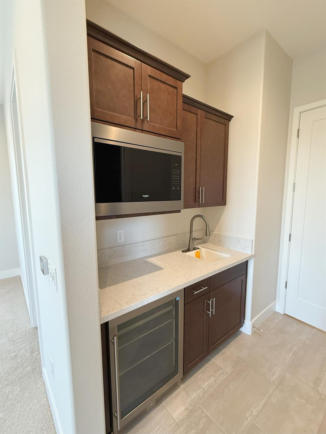 4132 Blackfish Road Madera, CA 93636 - Photo 31 of 47 Multi-Gen Kitchenette