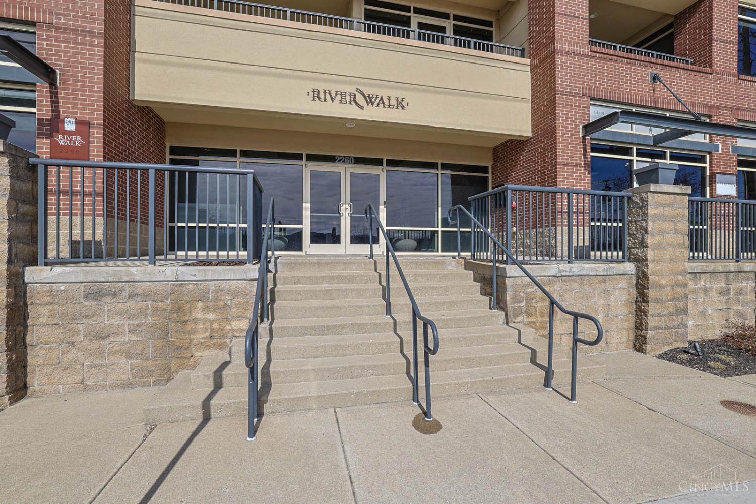 2260 Riverside Drive, Unit 402 Cincinnati, OH 45202 - Photo 4 of 42