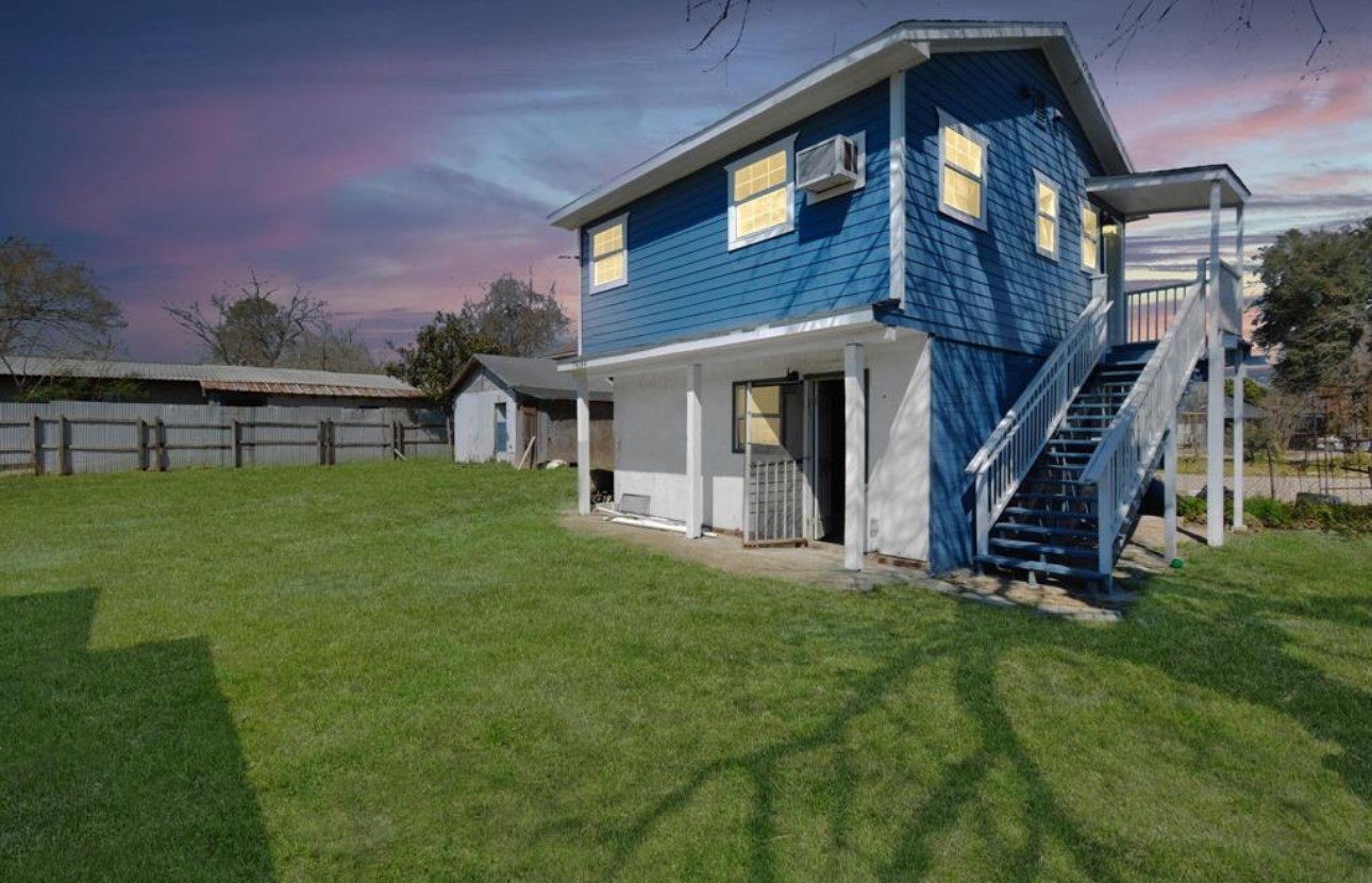 7919 Brays Street, Unit C Houston, TX 77012 - Photo 1 of 10