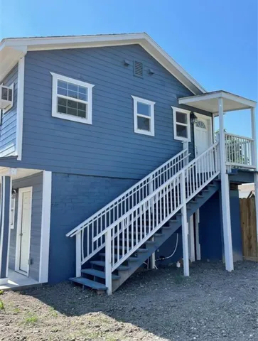 $950 | 7919 Brays Street, Unit C, Houston, TX 77012