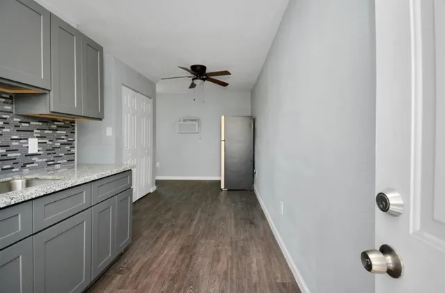 $950 | 7919 Brays Street, Unit C, Houston, TX 77012
