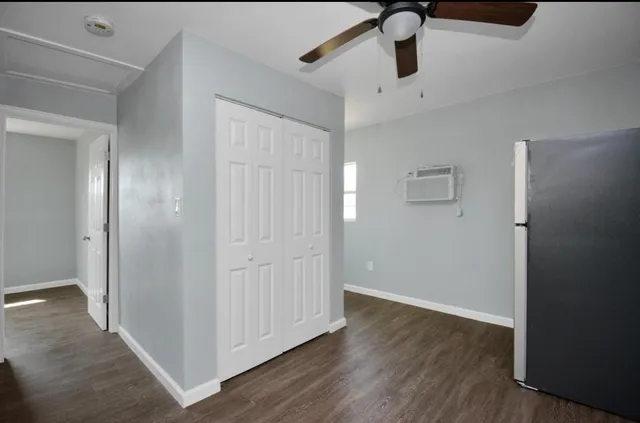 $950 | 7919 Brays Street, Unit C, Houston, TX 77012